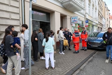 Pfefferspray und Schlagwerkzeuge: Sechs Personen bei Massenschlägerei verletzt