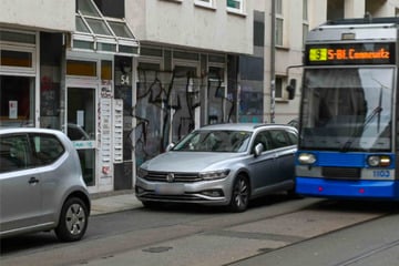 Leipzig: Wenige Zentimeter zwischen Autos und Trams: Hier dürft Ihr nicht mehr parken