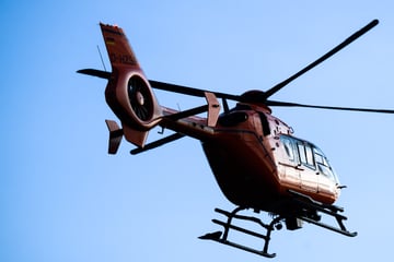 Kind stürzt 25 Meter in die Tiefe: Freunde müssen alles mitansehen