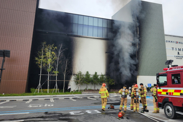 Sieben Tote bei Brand in Einkaufszentrum: Löscharbeiten dauern Stunden