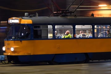 Leipzig: In Leipziger Straßenbahnen sollen falsche Corona-Kontrolleure unterwegs sein!