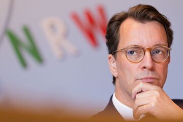 Krankschreibung ab Tag eins? NRW-Chef Wüst sieht Klärungsbedarf