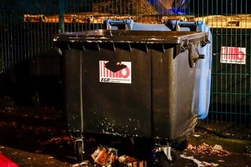 Feuer-Nacht in Döbeln: Fünf Müllcontainer brennen an vier Orten