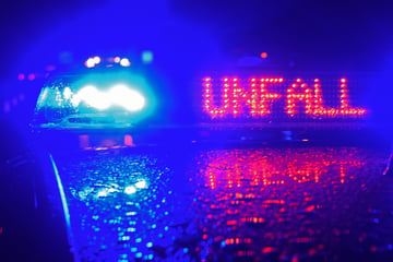 17-Jähriger bei Unfall schwer verletzt, Polizei deckt mehrere Straftaten auf