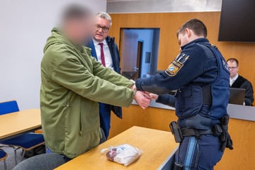 Gericht wertet Maßkrug-Attacke als Mordversuch: Lange Haftstrafe für 35-Jährigen