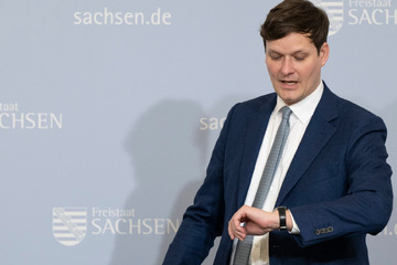 Ihm kann keiner etwas: Raser-Minister bleibt vorerst immun gegen Strafverfolgung!