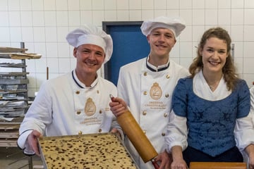 Dresden: Gut Ding will Weile haben! Bäcker legen sich schon mal für Riesenstriezel ins Zeug