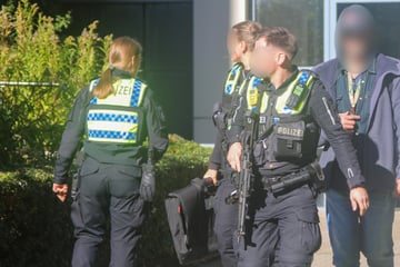 Hamburg: SEK-Einsatz in Hamburg: Polizei rückt zu Mehrfamilienhaus aus