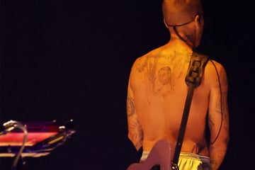 Justin Bieber reveals massive back tattoo tribute to wife Hailey