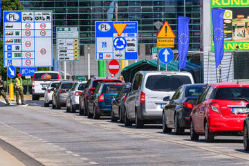 Polnische Grenzkontrollen verursachen Mega-Stau auf A12