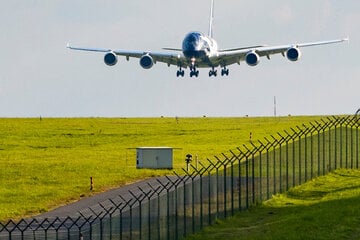 Dresden: Sensation am Flughafen: Riesenvogel mit Sonderlackierung gelandet, vier A380 in Dresden!