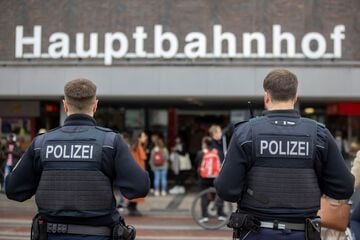 Köln: Zu Karneval: Polizei verbietet Waffen an vielen NRW-Bahnhöfen