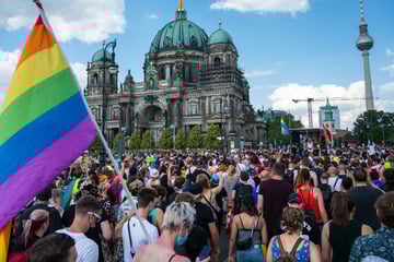 Berlin: Tausende beim CSD in Berlin mit Girlgroup Monrose und erwartetem Gegenprotest