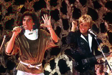 Dieter Bohlen: Neues Modern Talking? Dieter Bohlen teilt kurioses Video des Pop-Duos mit "Dieter"-Kette