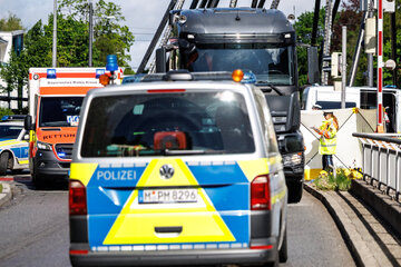 Laster überrollt Fußgängerin! Seniorin (†83) stirbt bei Unfall in München