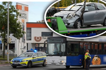 Toyota und Bus krachen im Leipziger Westen zusammen: Fahrerin im Krankenhaus