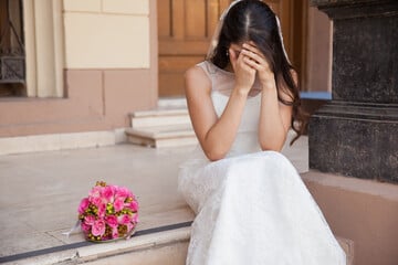 Veganer-Braut kann nicht fassen, was ein Gast sich während des Hochzeit-Mahls erlaubt