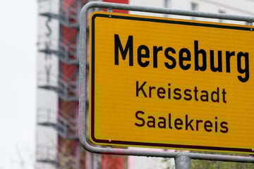 Fußgänger von Auto erfasst und lebensbedrohlich verletzt - Identität des Opfers unklar
