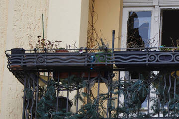 Berlin: Kugelbombe verwüstet Balkon in Tempelhof