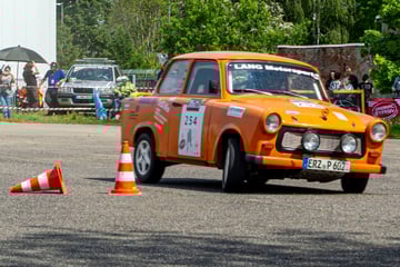 Chemnitz: Ein Fahrer, zwei Autos: ADAC-Slalom-Rennen in Chemnitz