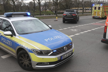 Unfall in Leipzig: Radfahrerin stößt mit SUV zusammen