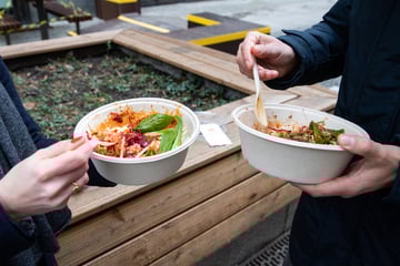 Ab Juli wird's teuer: Neue Steuer auf Einweg-Verpackungen gegen Müllflut in Potsdam