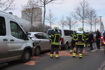 Crossing accident in Leipzig: Four cars crash into each other!