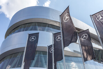 Mercedes verkauft Anteile an russischen Tochter-Gesellschaften