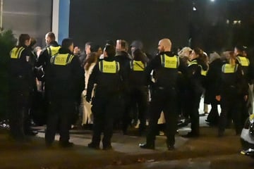 Streit auf Trauerfeier eskaliert: Großeinsatz in Hamburg
