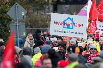 Warnstreik bei VW in Wolfsburg: "Buh"-Rufe bei vierter Tarifrunde!