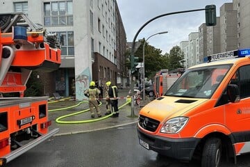 Berlin: Küche steht in Flammen: Nachbarin rettet gehbehinderten Menschen