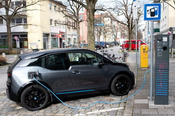 Dresden: Es werden nur noch wenige Elektroautos verkauft, aber: Ladesäulen-Netz in Sachsen wächst schnell