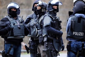 Deutschlandweite Aktion: Terror-Ermittler nehmen mutmaßlich rechtsextreme Gruppe ins Visier