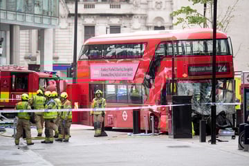 Busunglück in London: Doppeldecker rast über Fußweg - 17 Personen verletzt