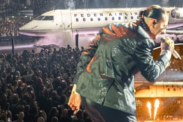 Apache 207 mit Flugzeug in Leipzig-Arena: Darum hatte er panische Angst, "mit 27 zu sterben"