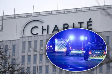 Infizierter Ebola-Arzt mit Polizei-Eskorte in Berliner Charité angekommen