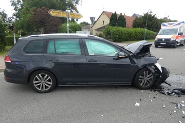 Sekundenschlaf am Steuer: Audi kracht frontal in Gegenverkehr