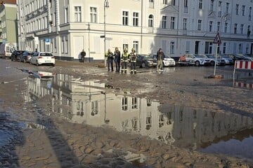 Berlin: Straßen unterspült, Keller geflutet, Strom weg: Rohrbruch trifft 1200 Berliner