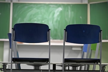 Gefahrguteinsatz an Schule: Gebäude evakuiert, Einsatzkräfte vor Ort