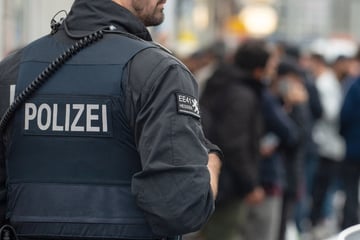 Bande aus Berlin verkauft Fake-Sprachzertifikate: 220 Ermittler bei Groß-Razzia im Einsatz