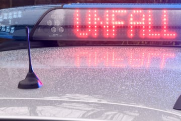 Unfall A44: Tödlicher Unfall auf A44: Mann kracht in Sattelzug und stirbt