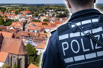 Junger Mann läuft mit Messer durch Stadt und boxt Auto
