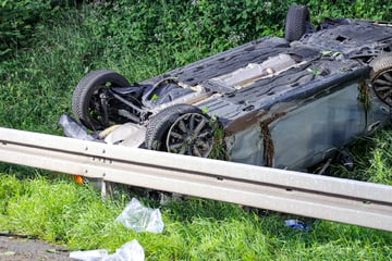 Unfall A1: Frontalcrash auf A1 bei Remscheid: Auto überschlägt sich, Fahrerin schwer verletzt