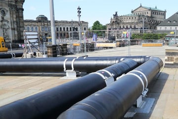 Dresden: Wann verschwinden die Rohre von der Augustusbrücke? SachsenEnergie wartet ab