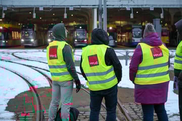 Leipzig: Harte Anschuldigungen: Darum stehen Busse und Bahnen in Leipzig jetzt bis Montagfrüh still
