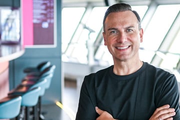 Tim Raue tauscht Kochlöffel gegen Sneaker – inspiriert vom Cheesecake!