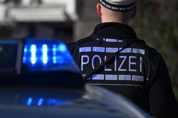 In eigener Wohnung niedergestochen: Polizei findet 36-Jährigen lebensgefährlich verletzt auf
