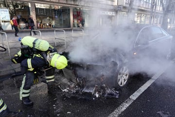 Chemnitz: Audi gerät in Chemnitzer Innenstadt in Brand