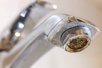 Wasserhahn entkalken: So wird er wirklich sauber