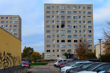 Nackt und schwer verletzt: Bewusstloser Mann mit Kopfwunde gefunden